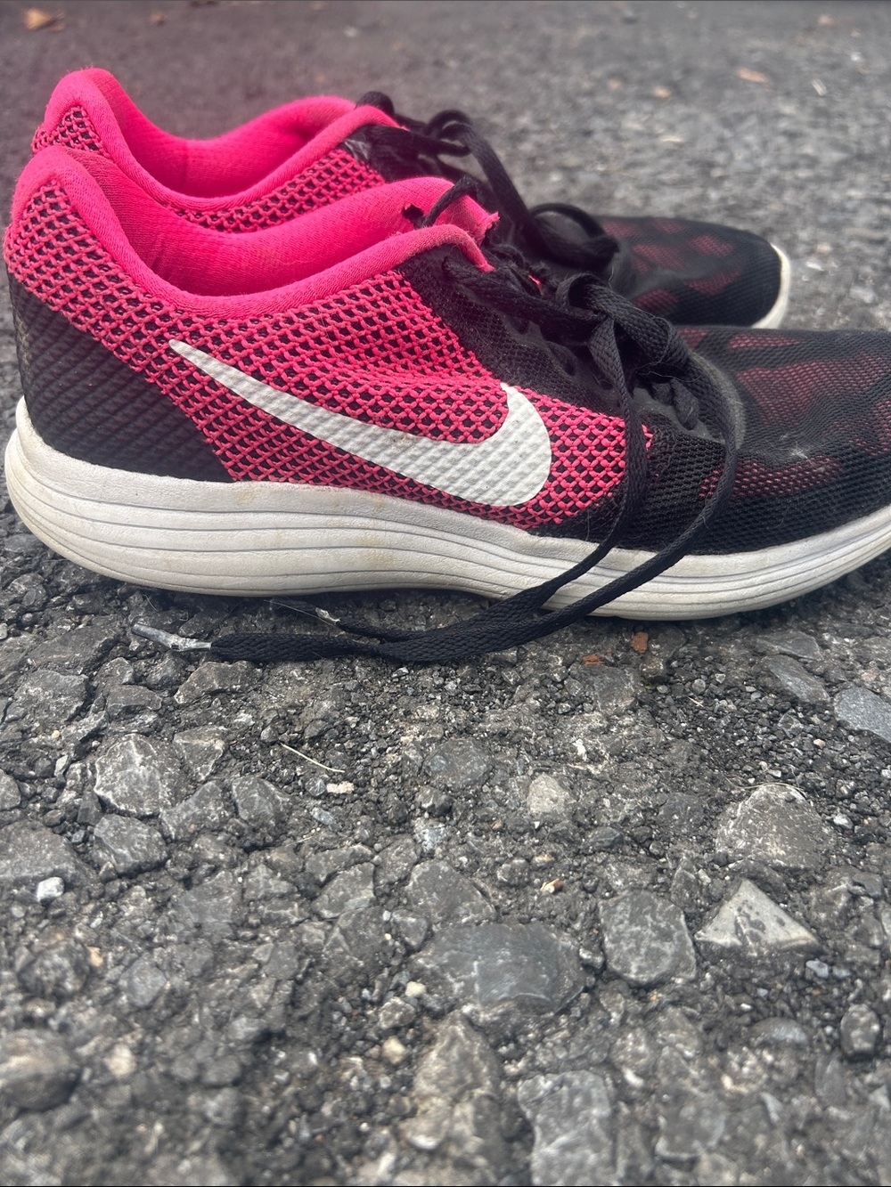 Nike Women's Black and Hot Pink Mesh Running Shoes